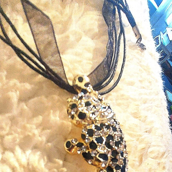 🌹NWT 18K GF Necklace Enamel, crystals, BROOCH/Pendant - Picture 8 of 15